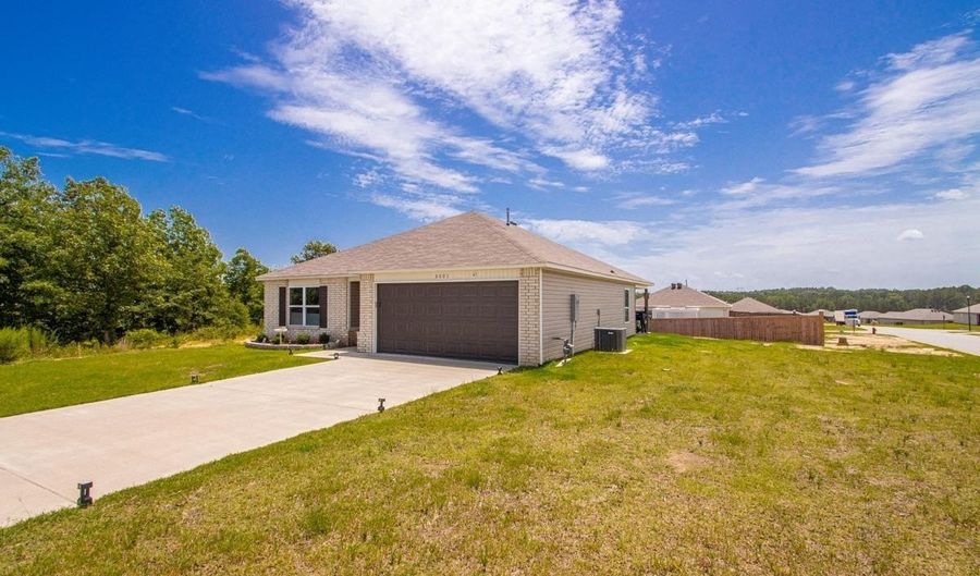 8001 White Spruce Trl, Bauxite, AR 72011 - 3 Beds, 2 Bath