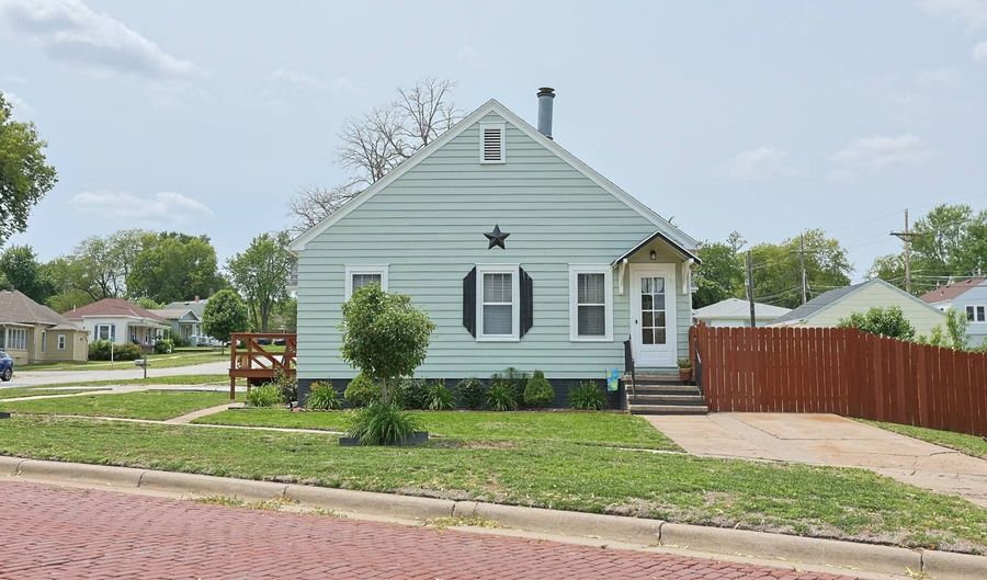 1118 16th St, Auburn, NE 68305 - 3 Beds, 1 Bath