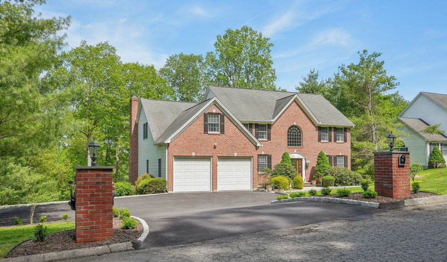 2 Logans Way, Danbury, CT 06811 - 4 Beds, 4 Bath