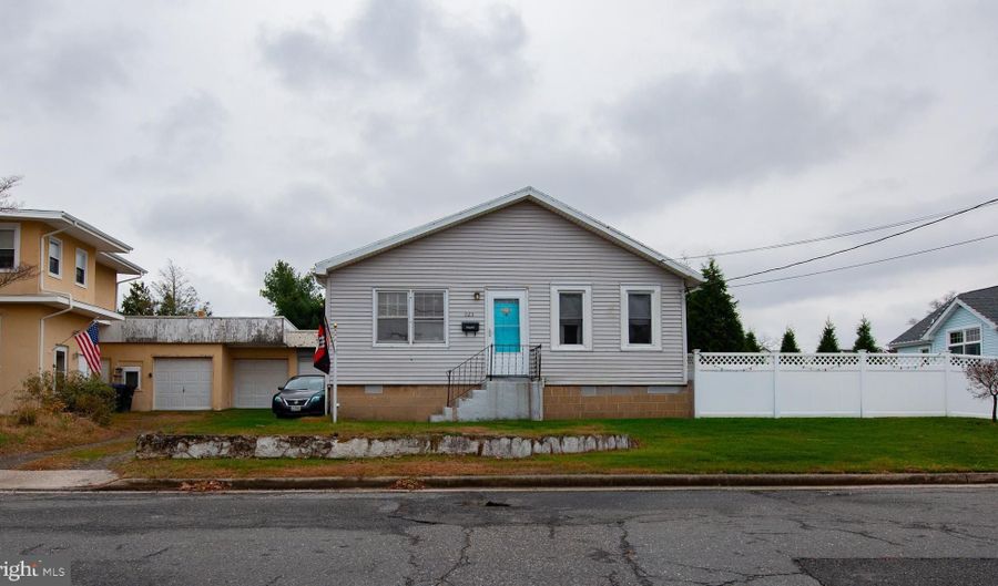 923 WOODLAND Ave, Belmar, NJ 07719 - 3 Beds, 1 Bath
