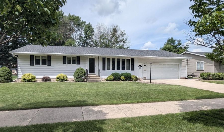 1407 9th St NW, Austin, MN 55912 - 3 Beds, 2 Bath