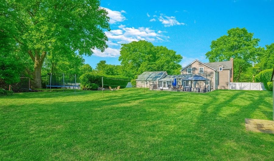 143 Oak St, Amityville, NY 11701 - 5 Beds, 4 Bath