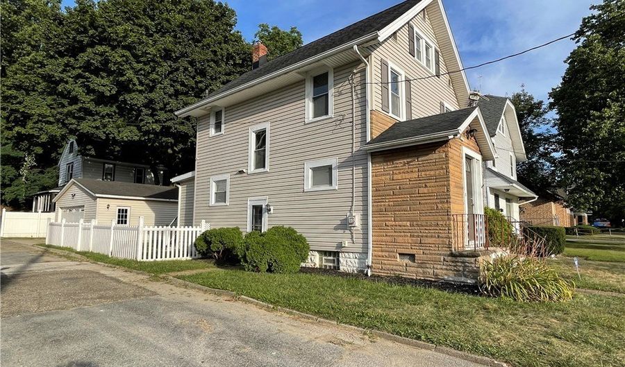 355 Cuyahoga St, Akron, OH 44310 - 3 Beds, 2 Bath