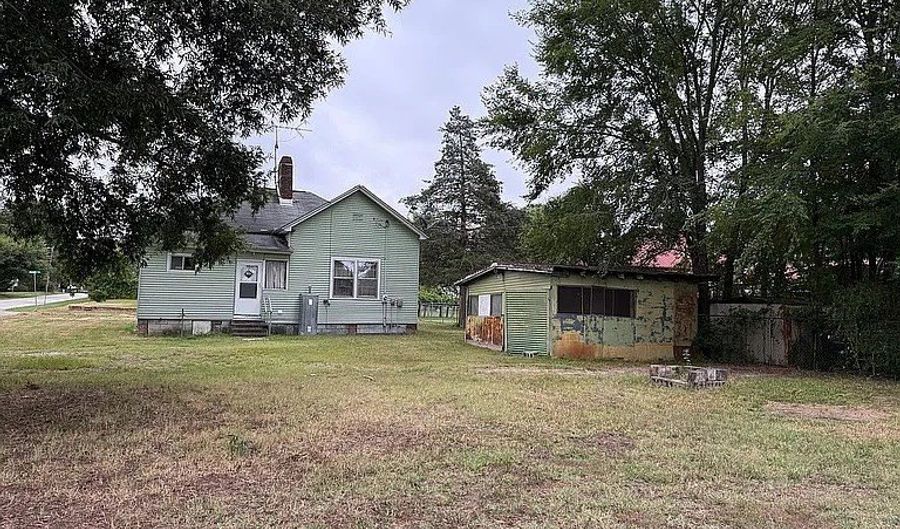 517 Barnwell St, Calhoun Falls, SC 29628 - 2 Beds, 1 Bath