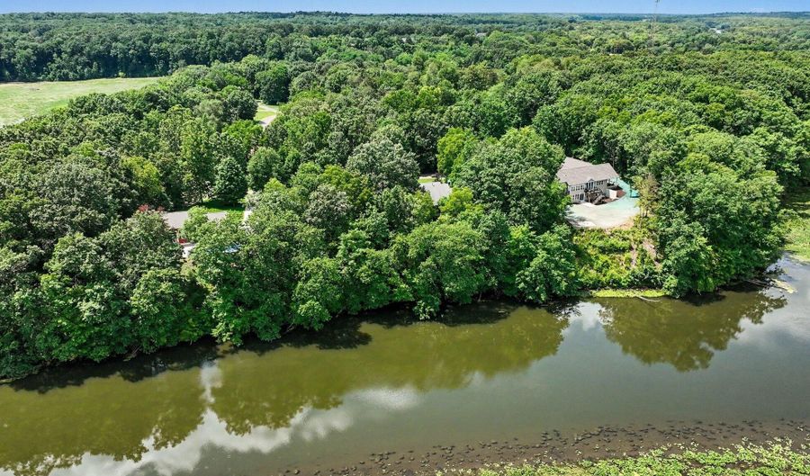 1653 Fairview Dr, Allegan, MI 49010 - 3 Beds, 4 Bath
