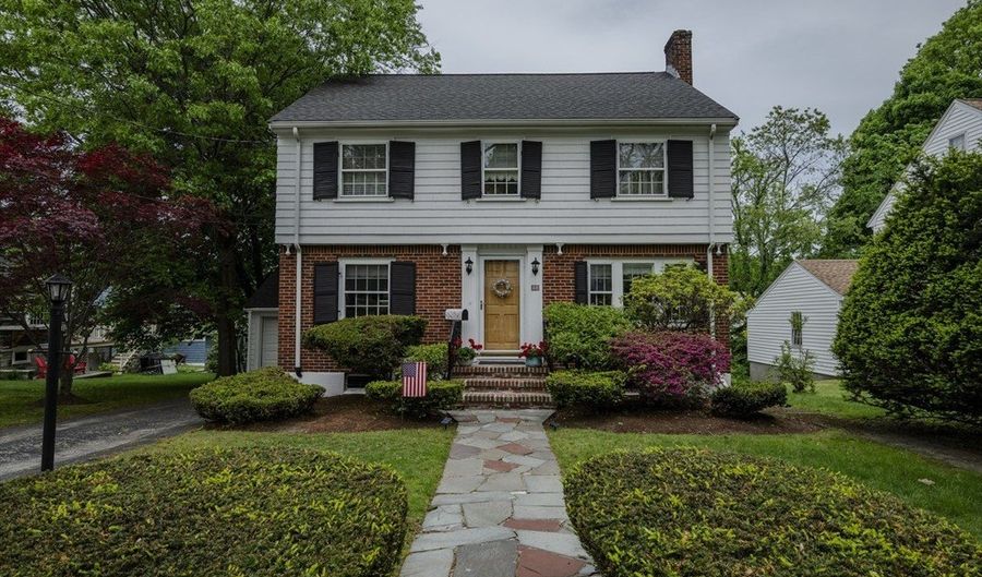 8 Carlson Cir, Boston, MA 02132 - 3 Beds, 2 Bath