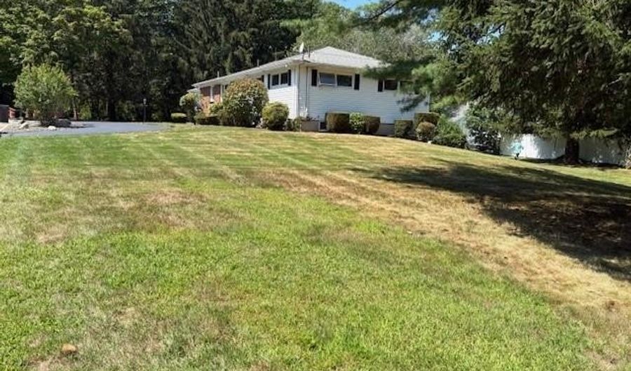 2 Honeysuckle Dr, Cranston, RI 02921 - 4 Beds, 3 Bath