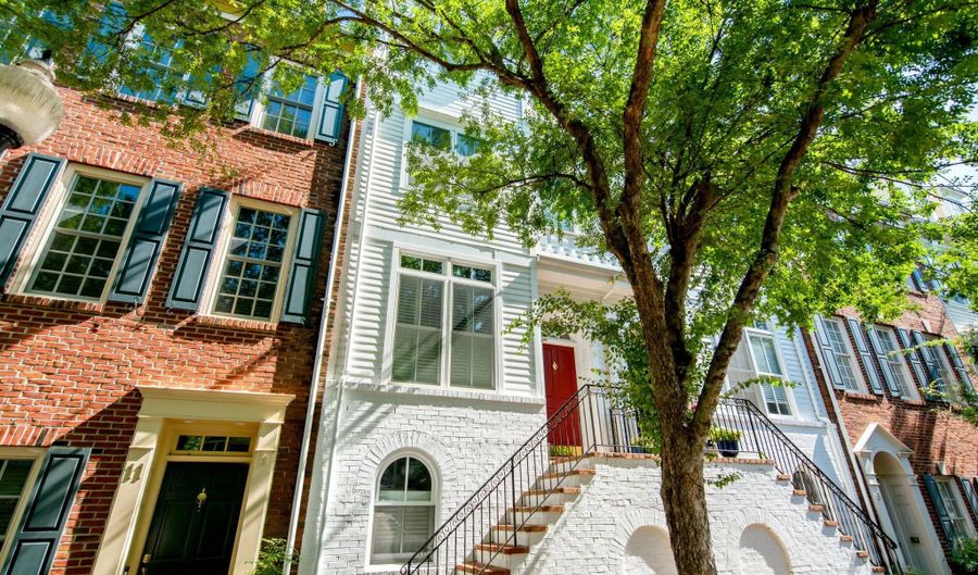 9 FRANKLIN St, Alexandria, VA 22314 - 3 Beds, 2 Bath