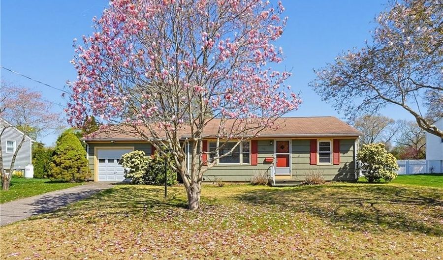 145 Glenwood Dr, North Kingstown, RI 02852 - 3 Beds, 1 Bath