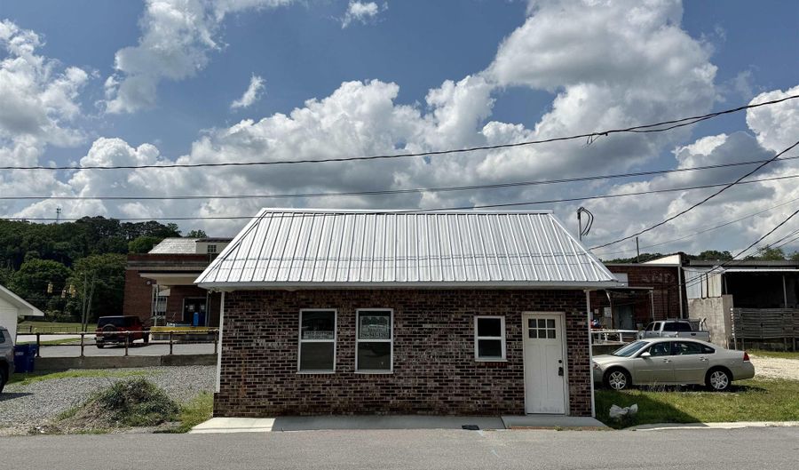 309 4th Ave, Attalla, AL 35954 - 0 Beds, 1 Bath