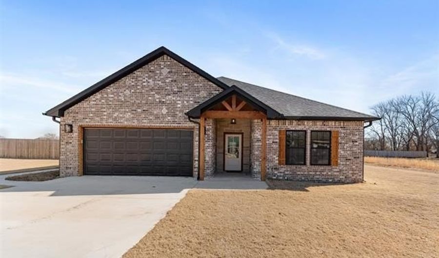 205 Lindsey Ave, Adair, OK 74330 - 3 Beds, 2 Bath