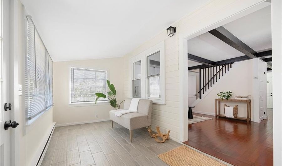 69 Overlook Dr, Warwick, RI 02818 - 2 Beds, 1 Bath
