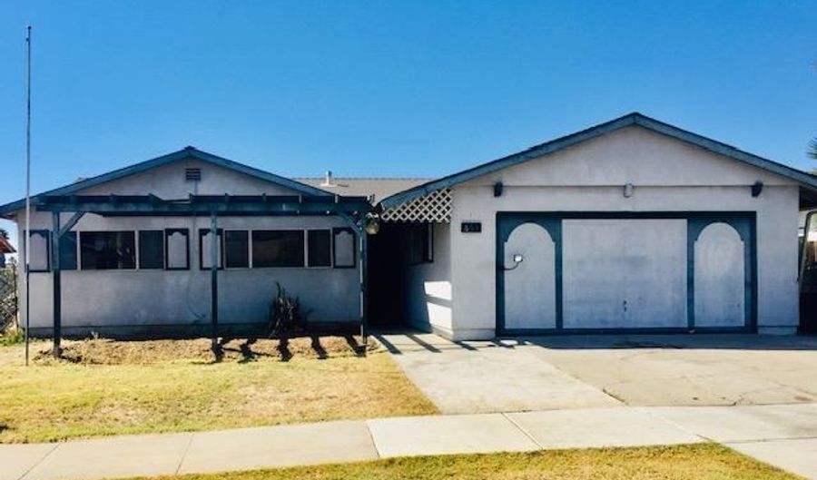 633 Ann St, Oceanside, CA 92057 - 4 Beds, 2 Bath