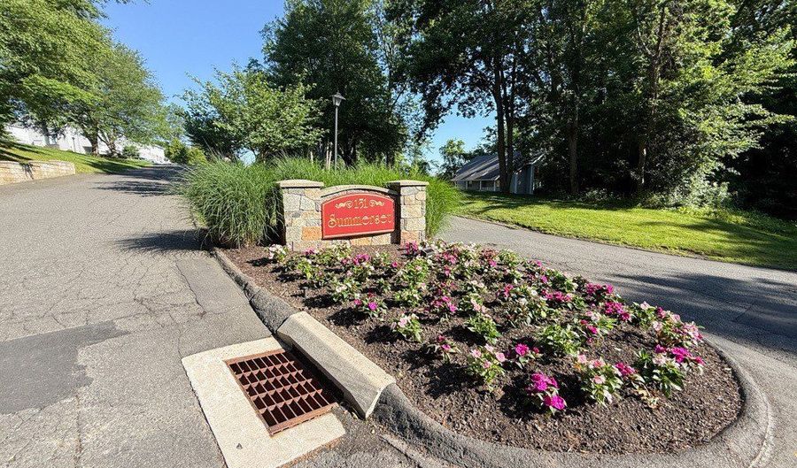 151 Shelter Rock Rd 17, Danbury, CT 06810 - 2 Beds, 2 Bath