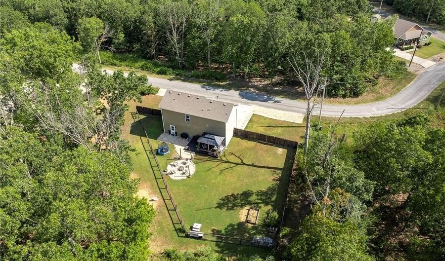 16 Kinloch Dr, Bella Vista, AR 72715 - 2 Beds, 3 Bath