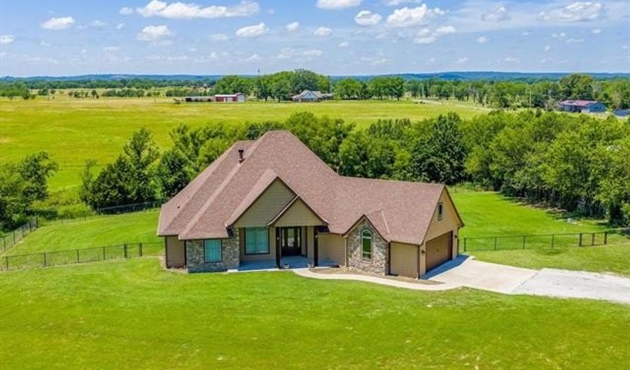 805 N Madison Blvd, Bartlesville, OK 74006 - 3 Beds, 2 Bath