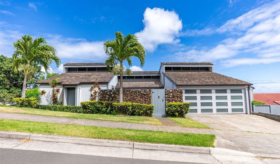 1789 Laukahi St, Honolulu, HI 96821 - 5 Beds, 5 Bath