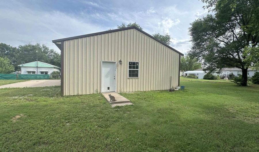 407 N Magnolia St, Attica, KS 67009 - 3 Beds, 2 Bath