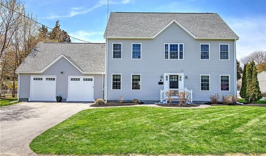 7 Court Ave, Barrington, RI 02806 - 4 Beds, 3 Bath