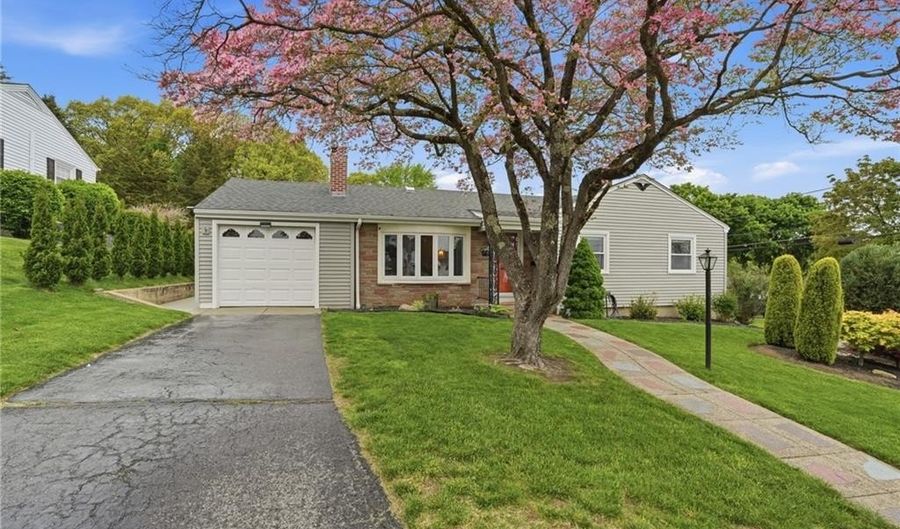 13 Garden Dr, Lincoln, RI 02865 - 3 Beds, 1 Bath