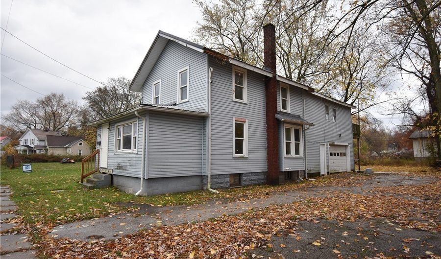 922 W 37th St, Ashtabula, OH 44004 - 3 Beds, 2 Bath