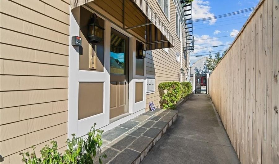 18 State St 5 (3rd Floor East), Bristol, RI 02809 - 2 Beds, 1 Bath