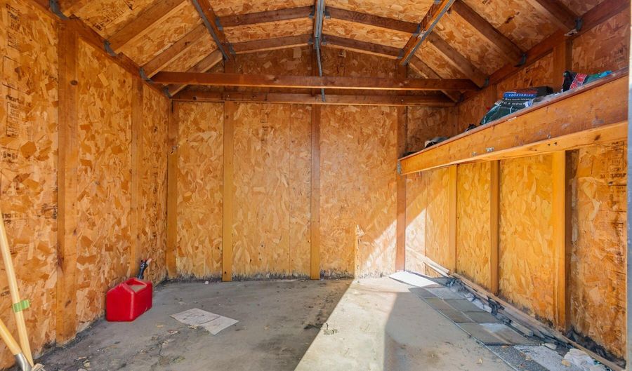 310 SW 9th Ave, Aberdeen, SD 57401 - 4 Beds, 2 Bath