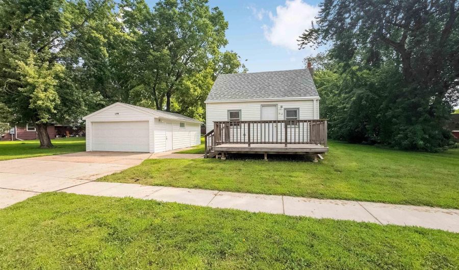 312 S 1st Ave, Brandon, SD 57005 - 2 Beds, 2 Bath