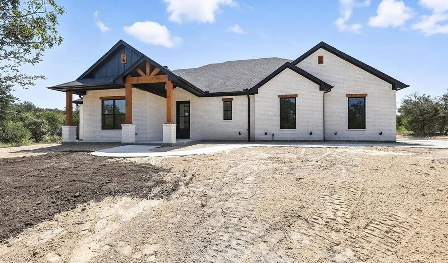 4996 Veal Station Rd, Weatherford, TX 76085 - 4 Beds, 2 Bath
