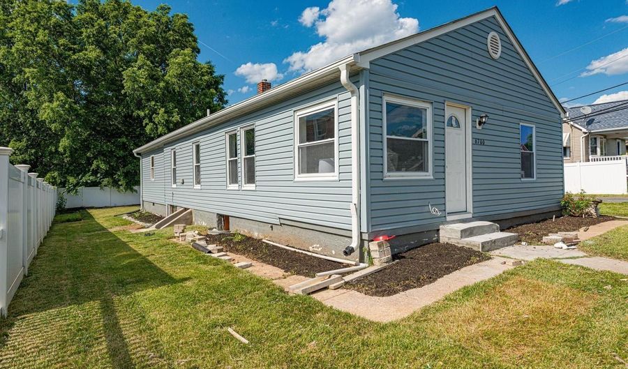 6700 HUDSON St, Baltimore, MD 21224 - 5 Beds, 3 Bath