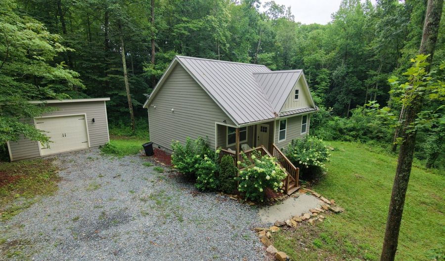 984 Cahill Dr, Andrews, NC 28901 - 2 Beds, 2 Bath