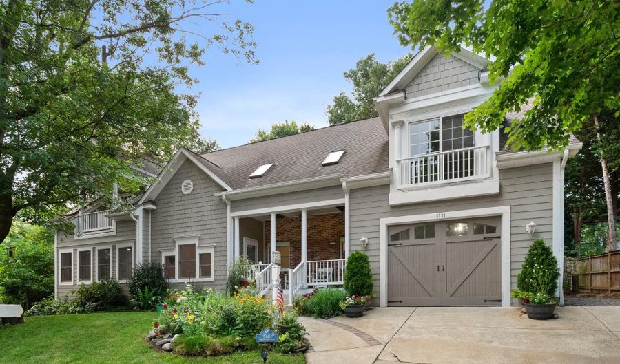 8721 WATERFORD Rd, Alexandria, VA 22308 - 5 Beds, 4 Bath