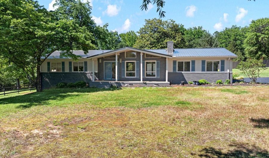 1064 Knollwood Acres Rd, Boiling Springs, SC 29316 - 4 Beds, 3 Bath