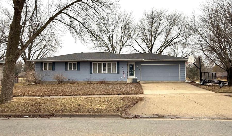 419 W Overmeyer Dr, Algona, IA 50511 - 3 Beds, 2 Bath