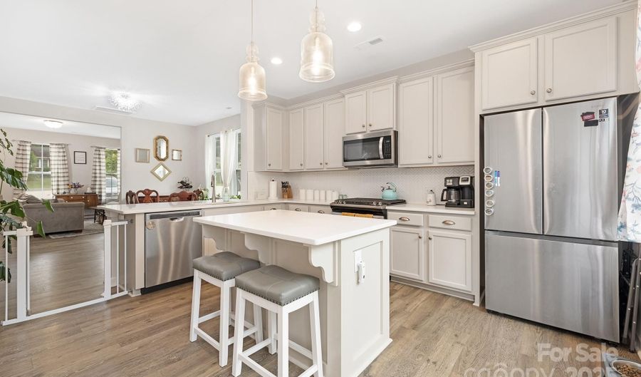 2817 Shamrock Dr, Charlotte, NC 28205 - 3 Beds, 3 Bath