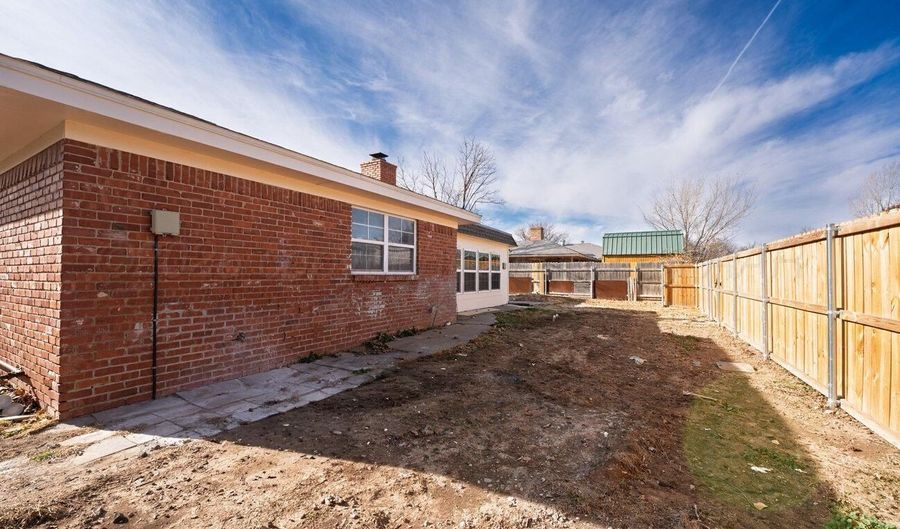 5216 WESTWAY Trl, Amarillo, TX 79109 - 4 Beds, 2 Bath