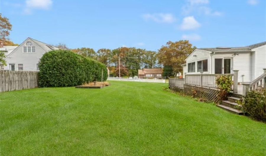 22 Glenwood Dr, Coventry, RI 02816 - 3 Beds, 2 Bath