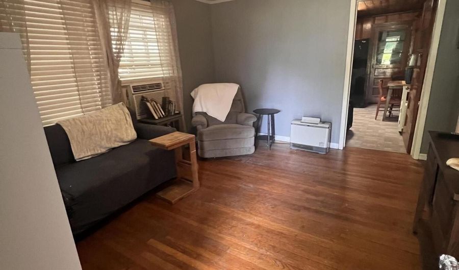 520 N Church St, Brookhaven, MS 39601 - 2 Beds, 1 Bath