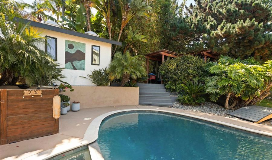 2579 GRANDVIEW St, San Diego, CA 92110 - 3 Beds, 2 Bath