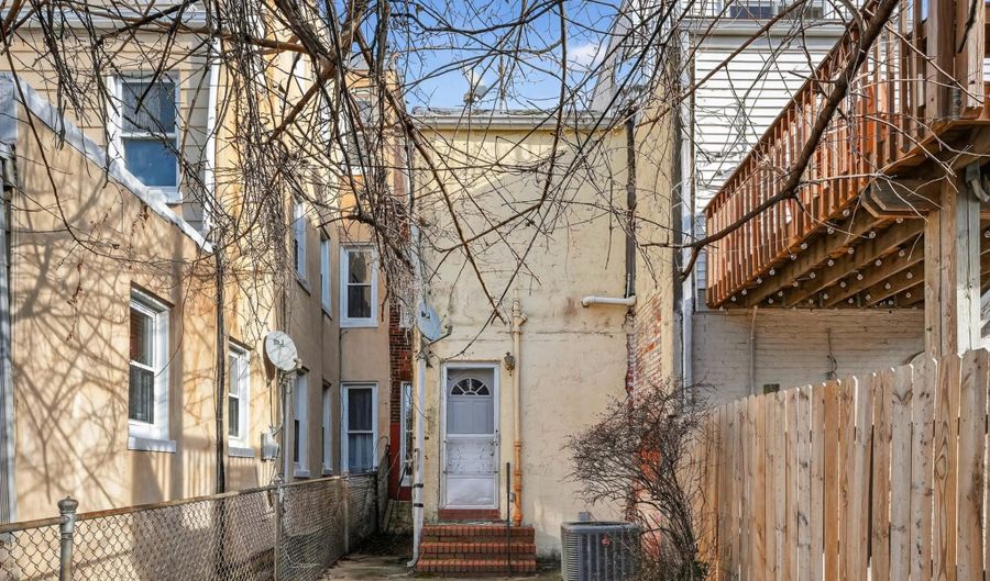 1642 S HANOVER St, Baltimore, MD 21230 - 2 Beds, 3 Bath