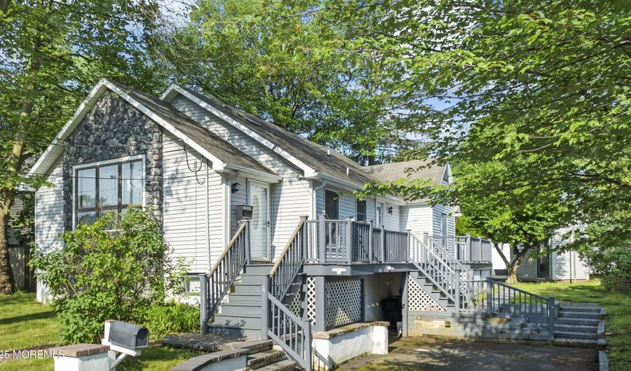 76 9th St, Belford, NJ 07718 - 3 Beds, 3 Bath