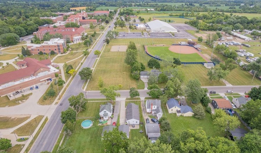 955 Addison, Adrian, MI 49221 - 3 Beds, 2 Bath