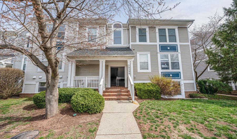 20596 CORNSTALK Ter 302, Ashburn, VA 20147 - 2 Beds, 2 Bath