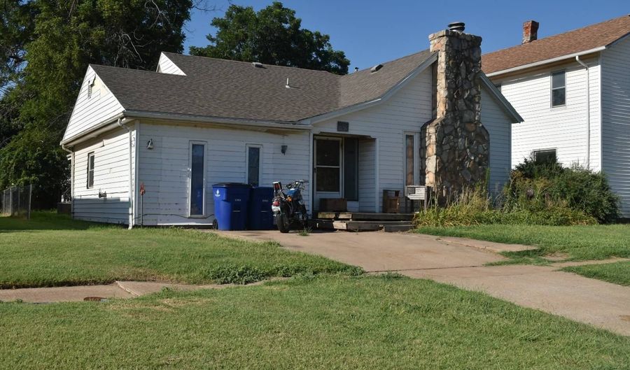 303 Barnes, Alva, OK 73717 - 3 Beds, 2 Bath