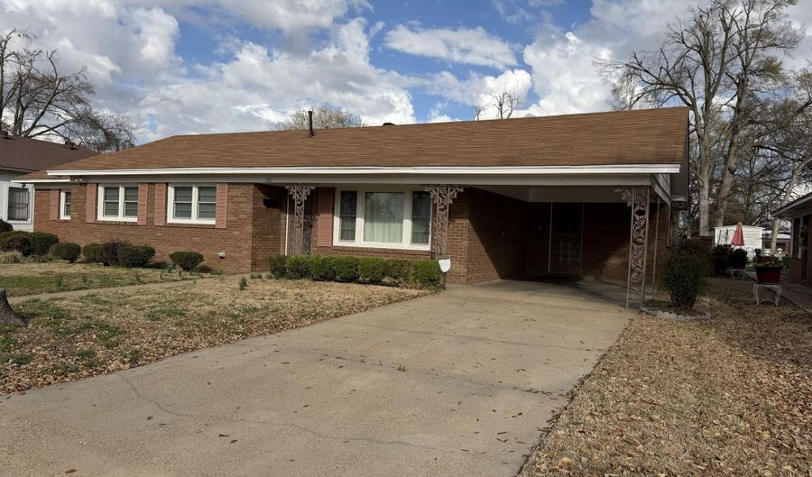 720 Central St, Belzoni, MS 39038 - 3 Beds, 3 Bath
