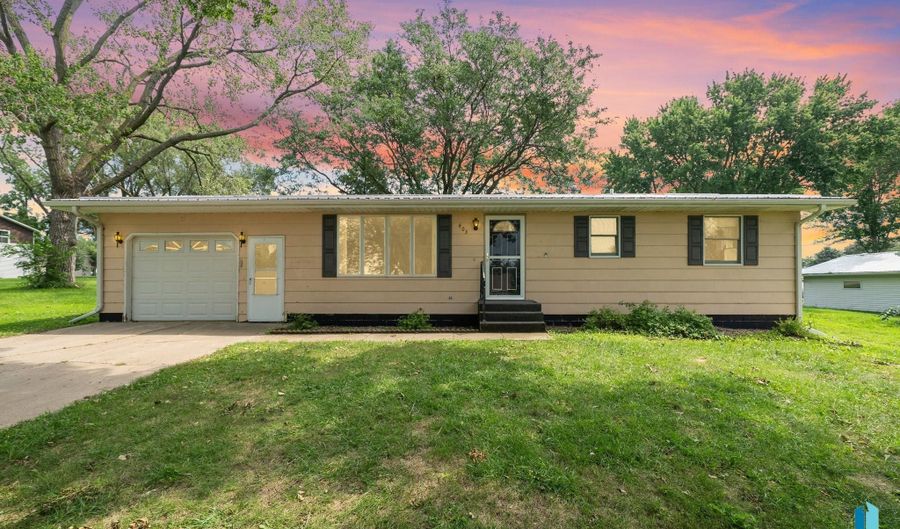 403 Ofstad St, Alcester, SD 57001 - 2 Beds, 2 Bath