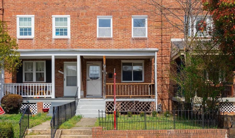 156 WESMOND Dr, Alexandria, VA 22305 - 2 Beds, 2 Bath