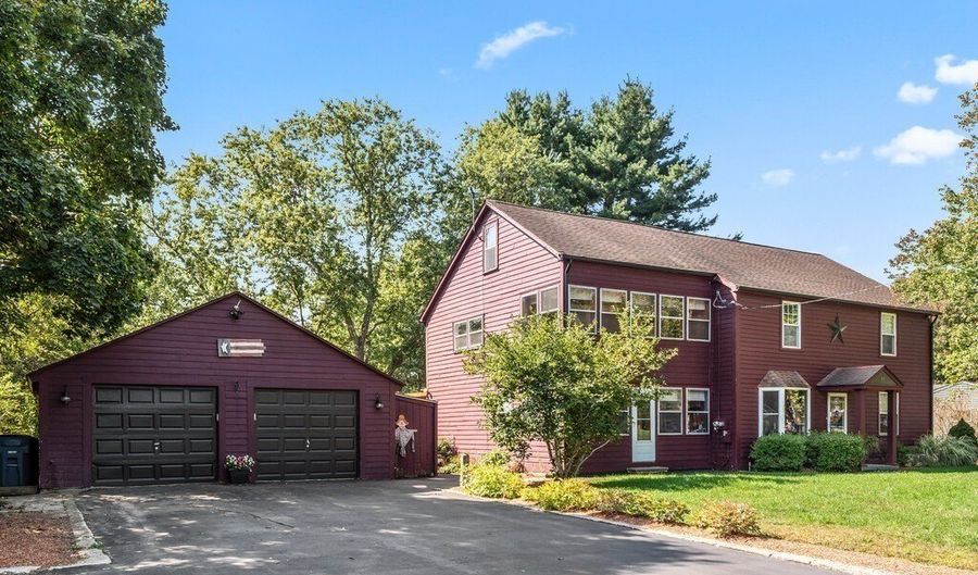 89 Elm St, Blackstone, MA 01504 - 6 Beds, 3 Bath