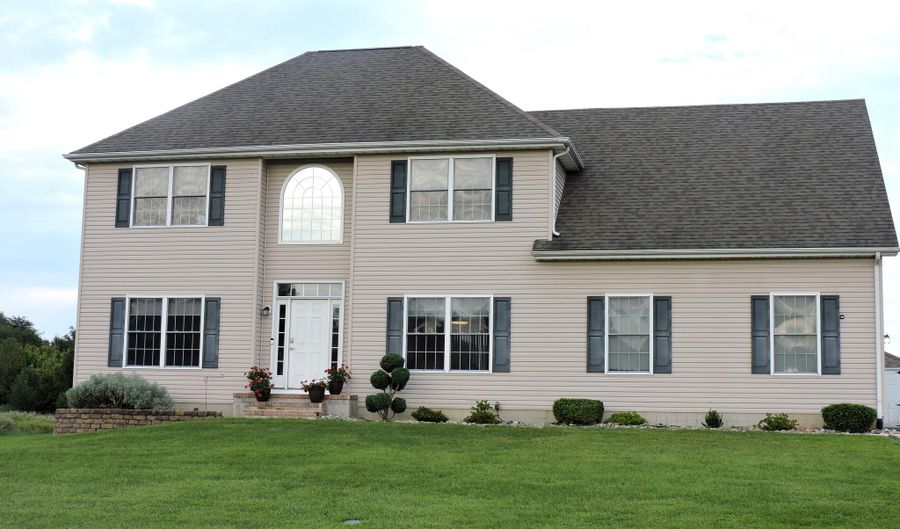 63 VELVET ANTLER Dr, Clayton, DE 19938 - 4 Beds, 3 Bath