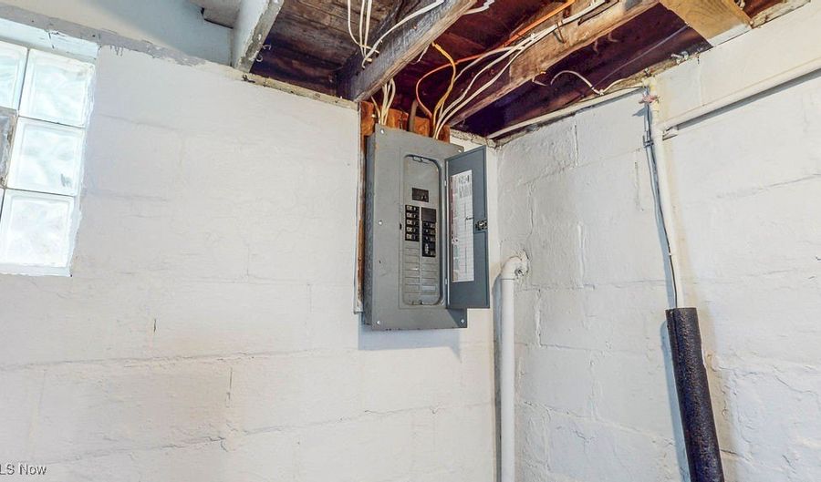 166 Chittenden St, Akron, OH 44306 - 3 Beds, 1 Bath